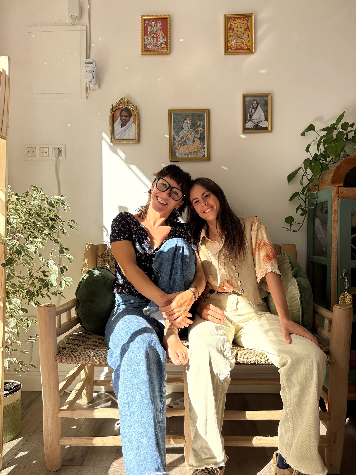Eva i Cristina en una sessió fotogràfica de Cordepitahaya