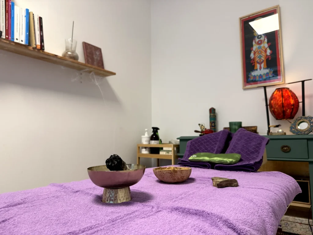 Sala preparada per a una sessió de regulació a Cordepitahaya